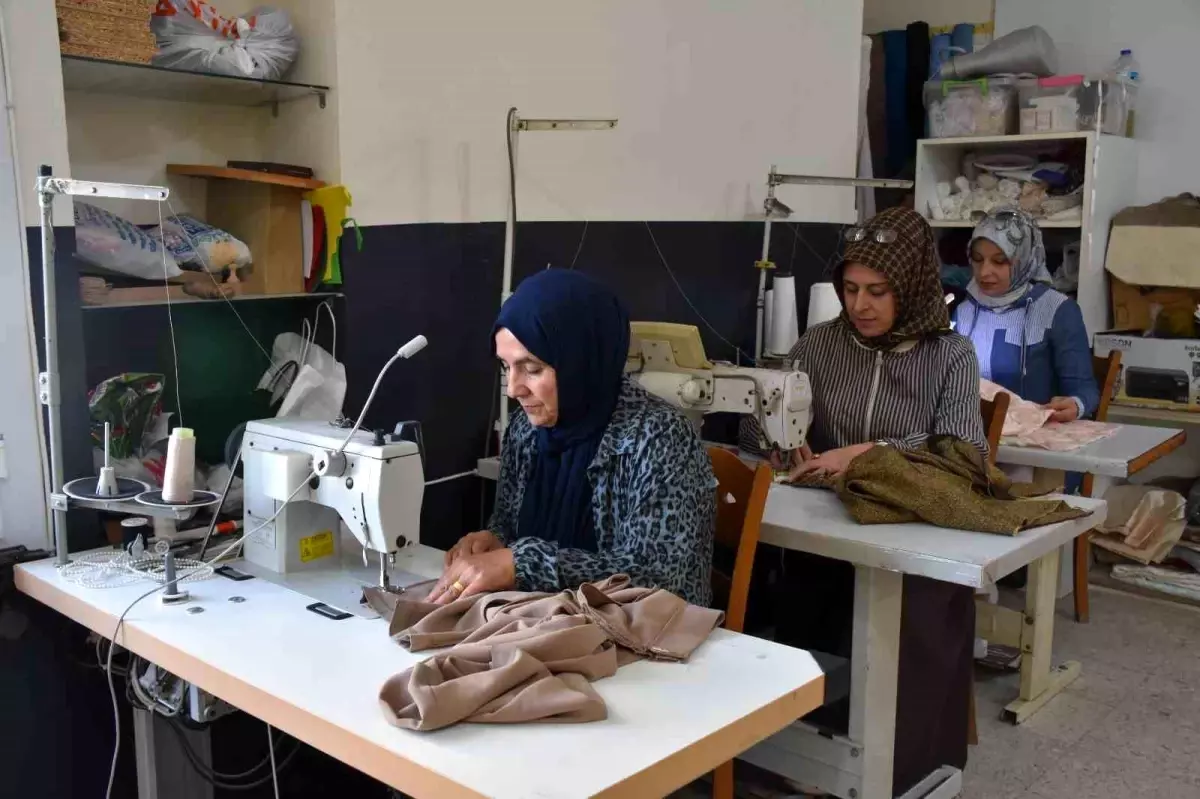 Gaziantep'te Kadın Girişimciler, El Sanatlarıyla Türkiye'ye Açılıyor