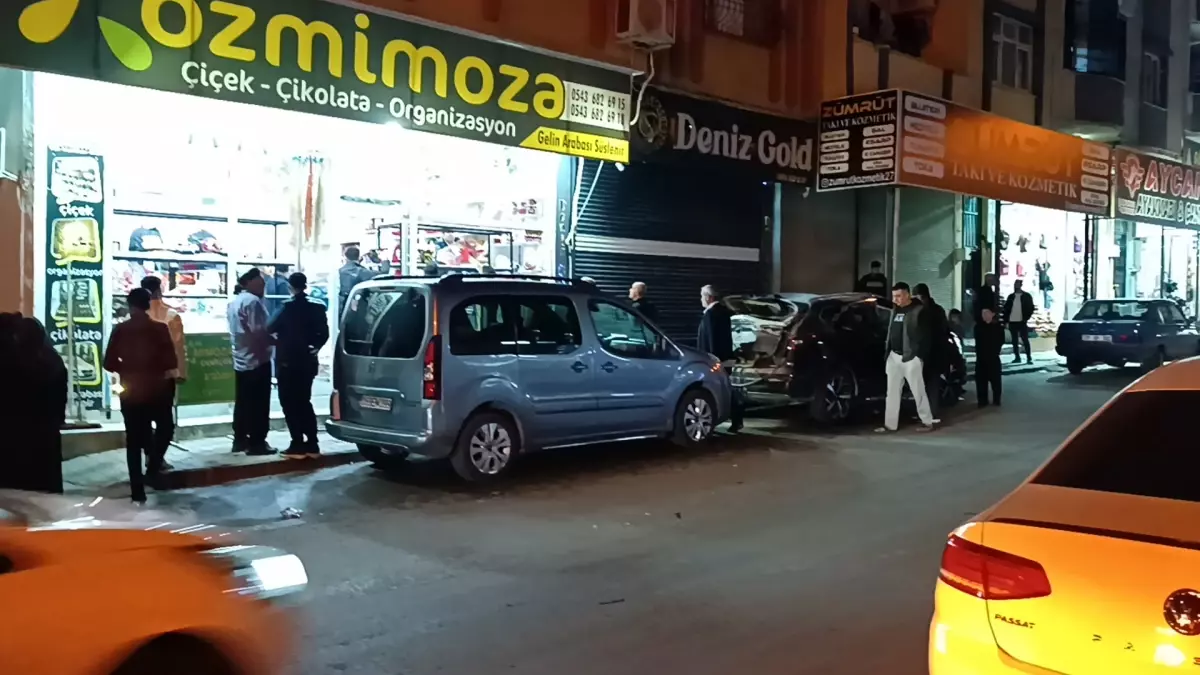 Gaziantep'te Park Halindeki Otomobilde Patlama: 1 Kişi Yaralandı