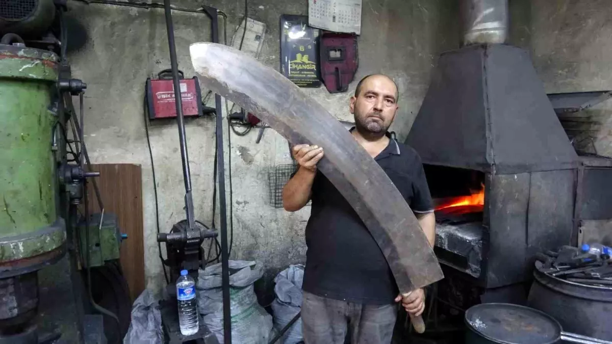 Gaziantep'te Usta Demircilikten 1.5 Metrelik Dev Et Satırı 60 Bin TL'ye Satışta