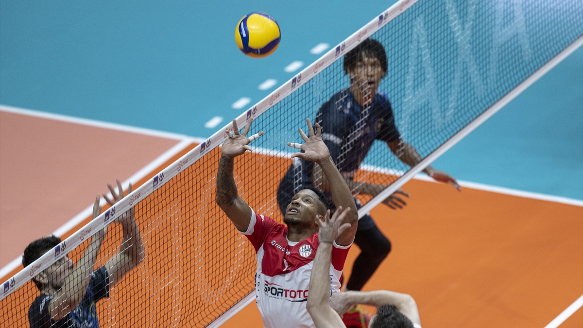 İstanbul Gençlikspor Bursa Büyükşehir Belediyespor'u 3-2 Yenerek Erkekler Kupa Voley’de Öne Çıktı