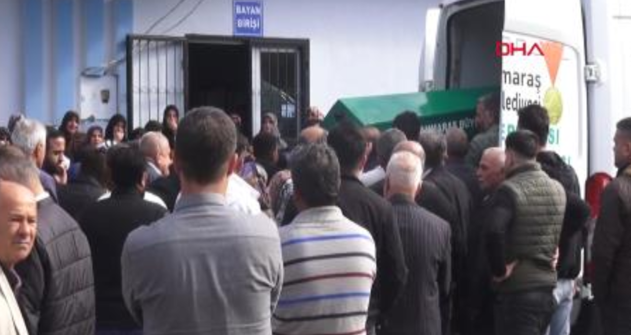 Kahramanmaraş'ta Aile Faciası: Babasının Katlettiği Anne ve Annesinin Cenaze Törenindeki Yürek Burkan Anlar