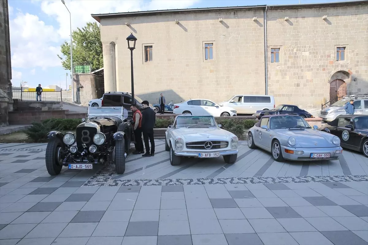 Klasik Otomobil Tutkunlarının Erzurum Ziyareti ve Türkiye Turu Başladı