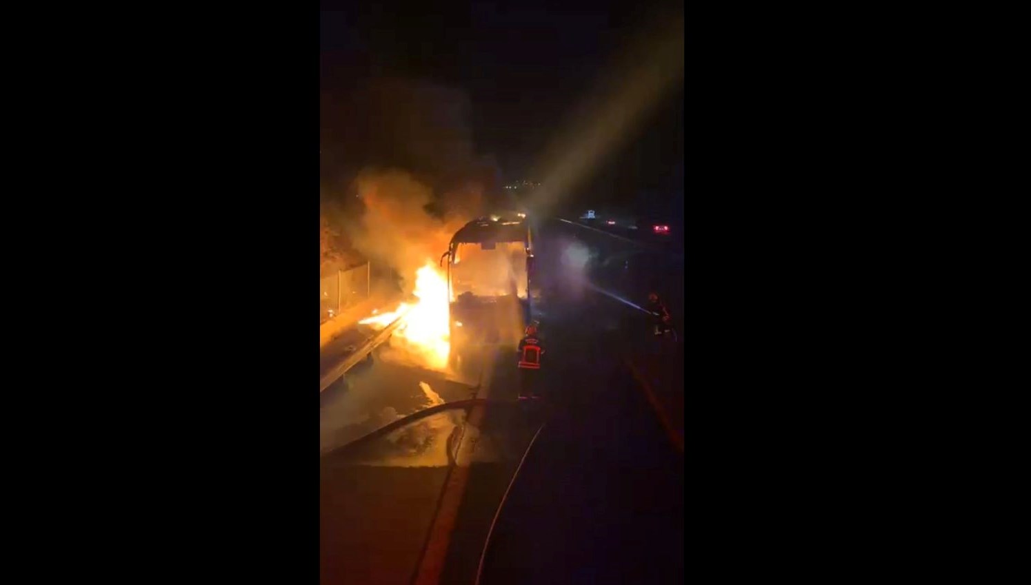 Osmaniye'de Seyir Halindeki Yolcu Otobüsünde Çıkan Yangın ve Müdahale Süreci