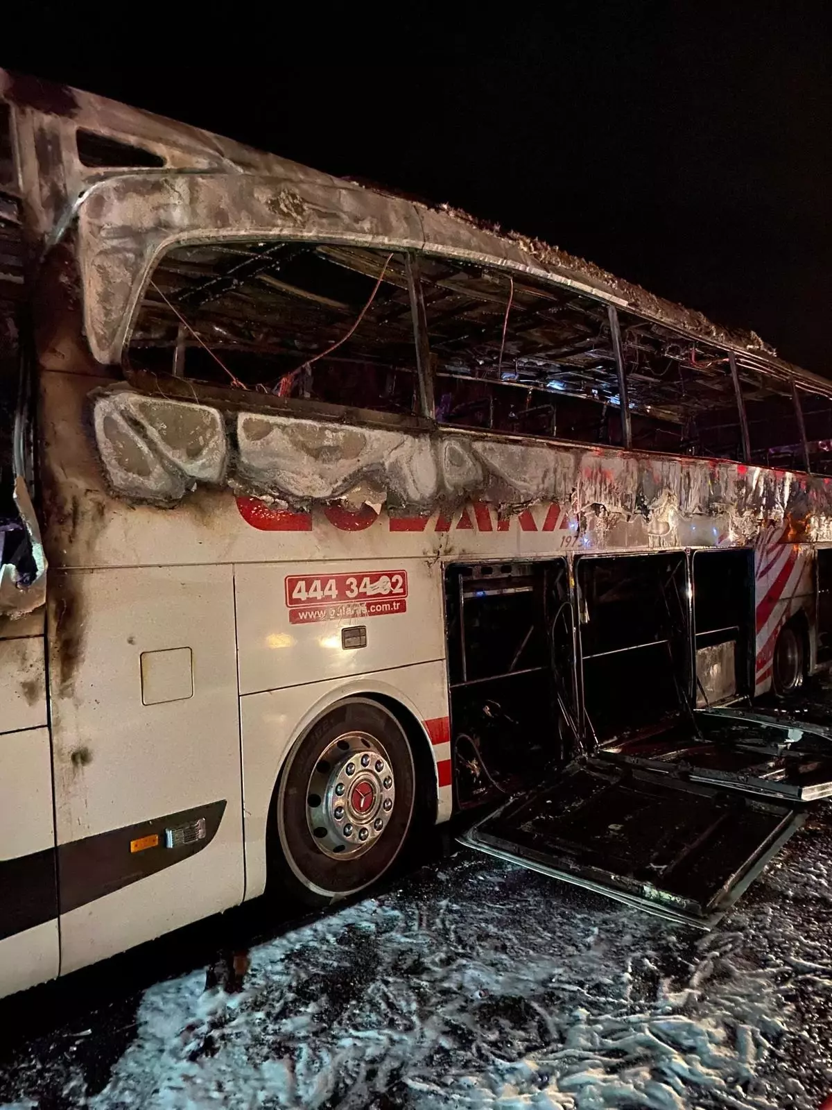 Osmaniye'de Seyir Halindeyken Alev Alan Yolcu Otobüsü Yangını