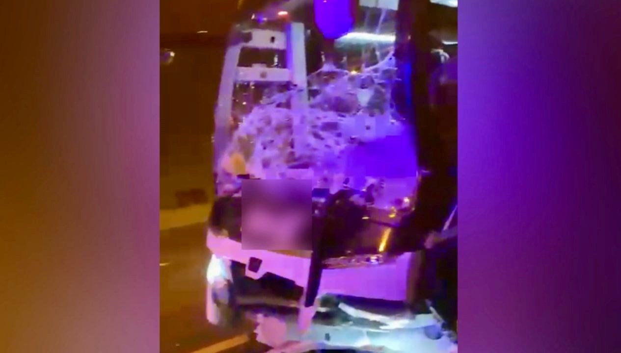 Osmaniye’de Tünel Girişinde Meydana Gelen Kaza: Yolcu Otobüsü TIR’a Çarptı, 8 Yaralı