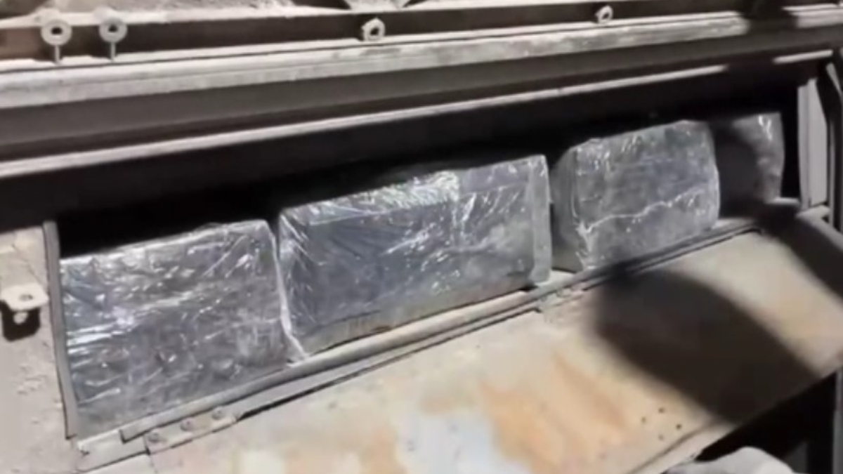 Osmaniye'de yolcu otobüsünde gizli bölmeden kaçak sigara çıktı