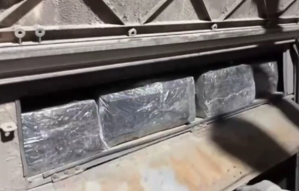 Osmaniye'de yolcu otobüsünde gizli bölmeden kaçak sigara çıktı