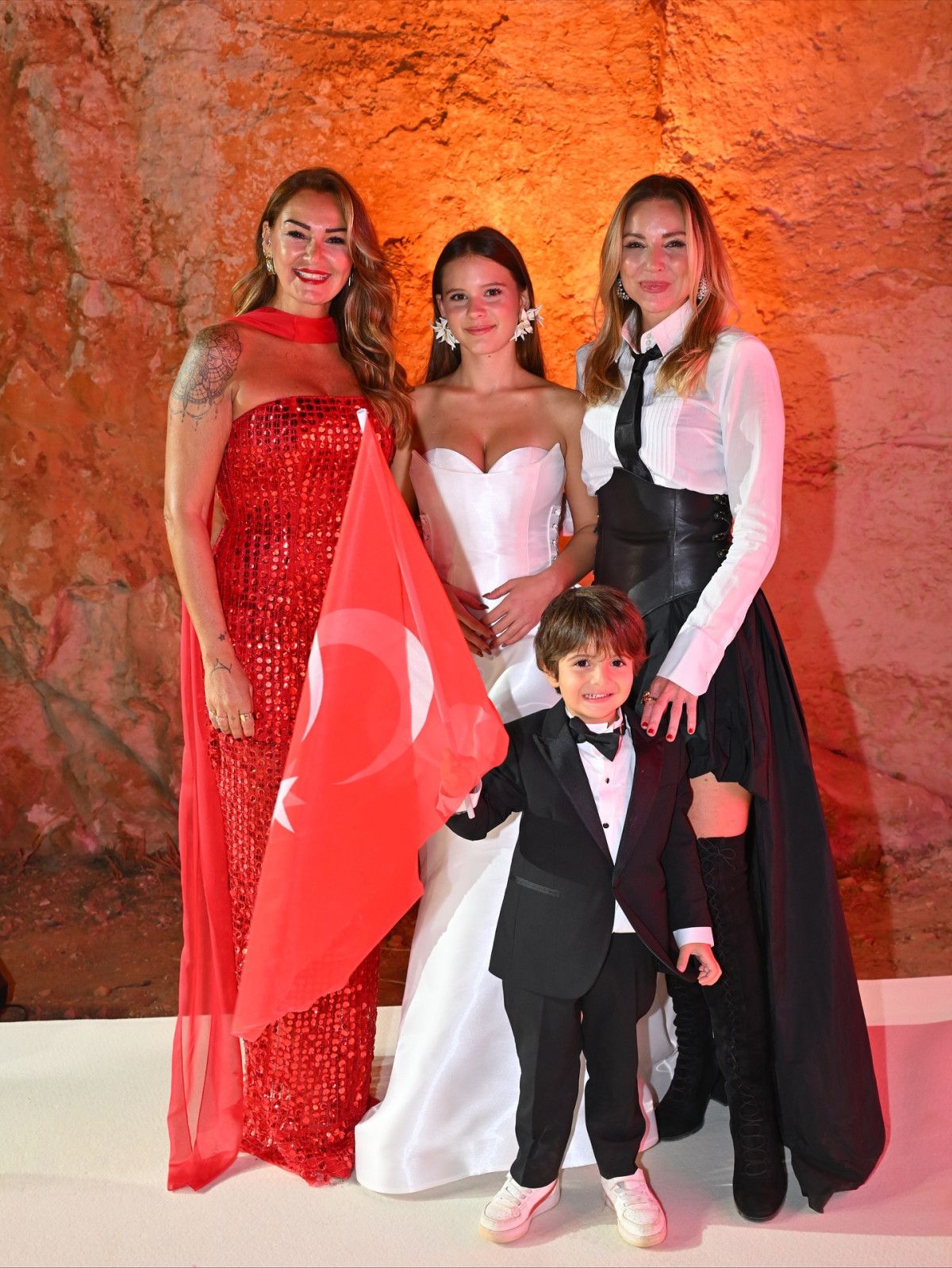 Pınar Altuğ'un Kızı Su mankenlik yaptı! Görenler beğeni yağdırdı