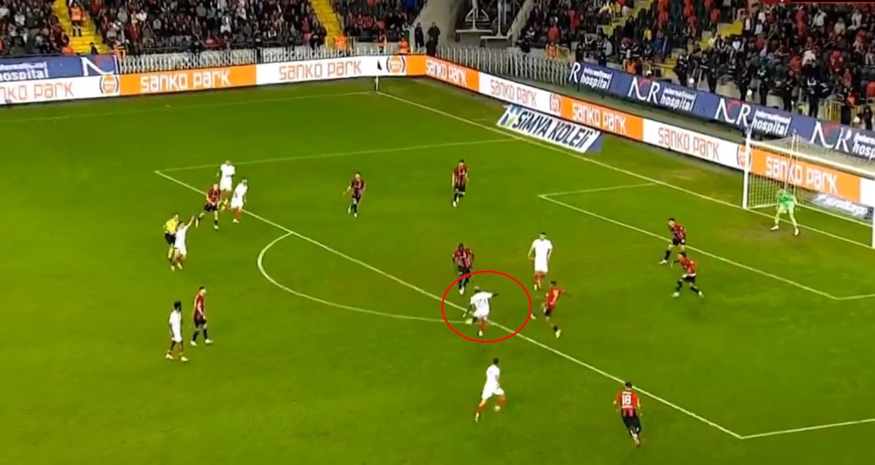 Profilsiz Yıldız El Bachir Gueye, Süper Lig'de Antalyaspor'u Sallıyor