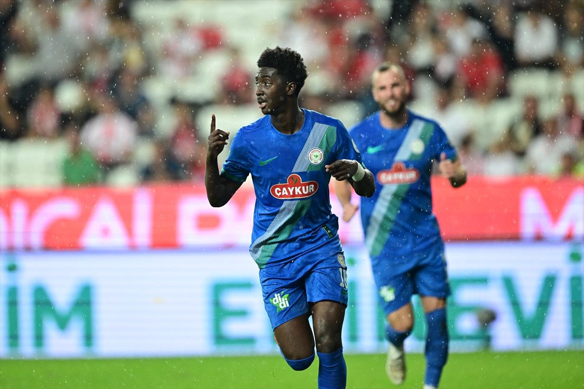 Rizespor, Antalyaspor Karşısında 7 Gollü Çekişmede 5-2 Zafer Kazandı