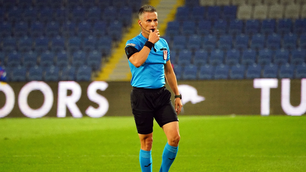 Samsunspor - Fenerbahçe maçının VAR hakemi Sarper Barış Saka oldu