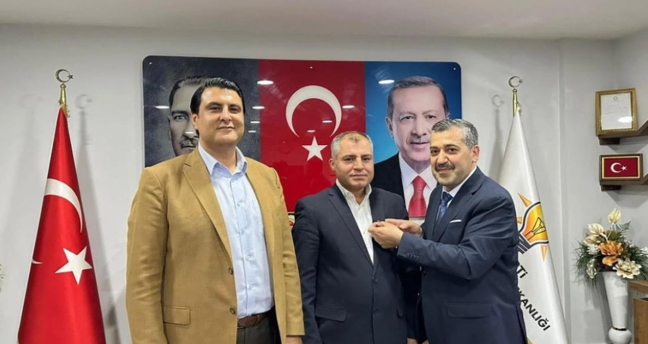 Sandığın iradesi rozet töreninde eriyor