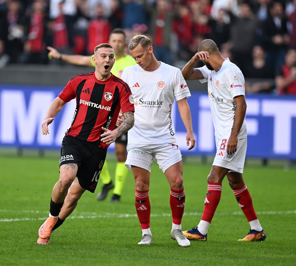 Süper Lig'de Burak Yılmaz fırtınası: Gaziantep FK, Antalyaspor'u devirdi