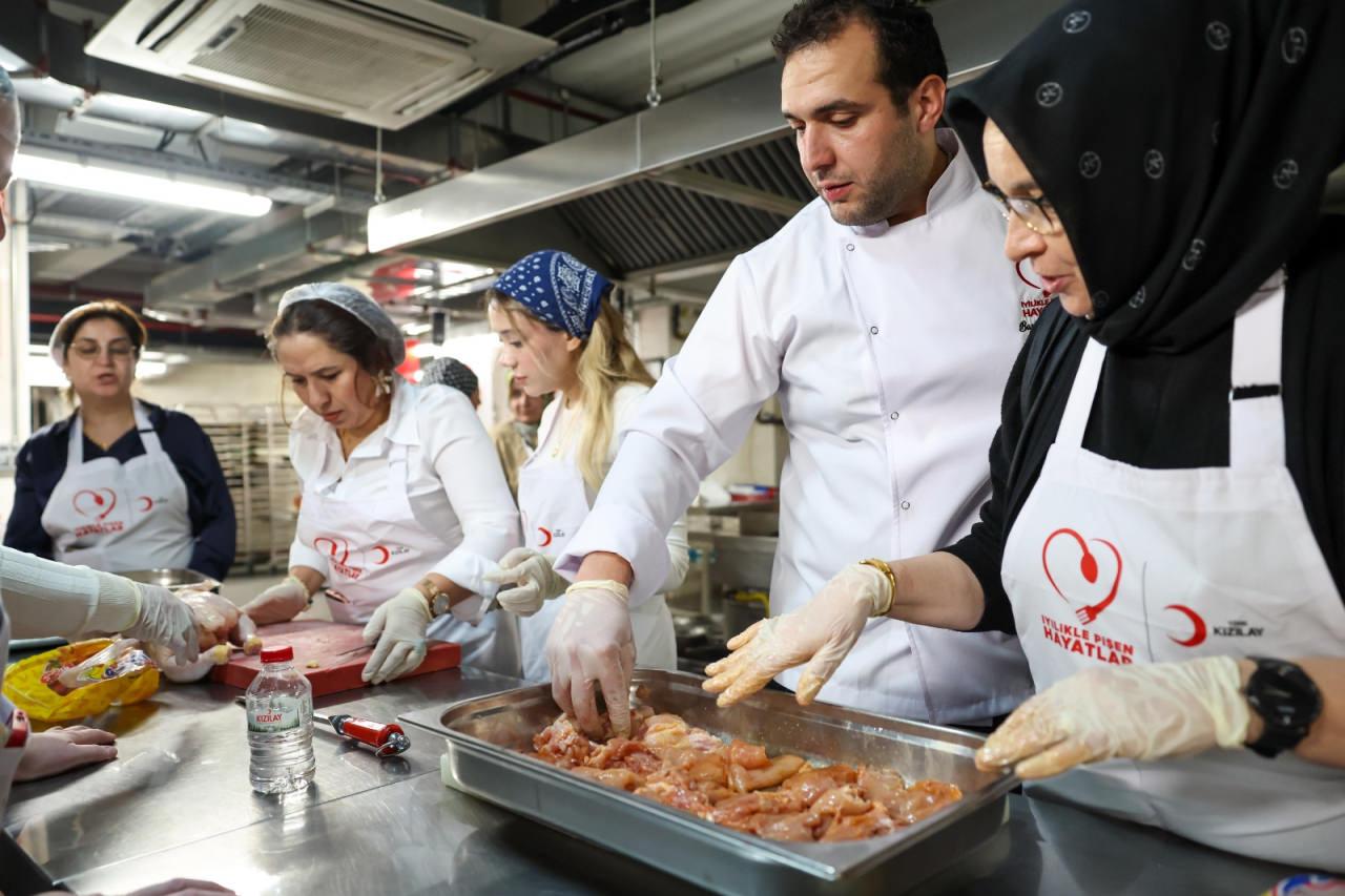 Türk Kızılayından depremzede kadınlara gastronomi eğitimi desteği