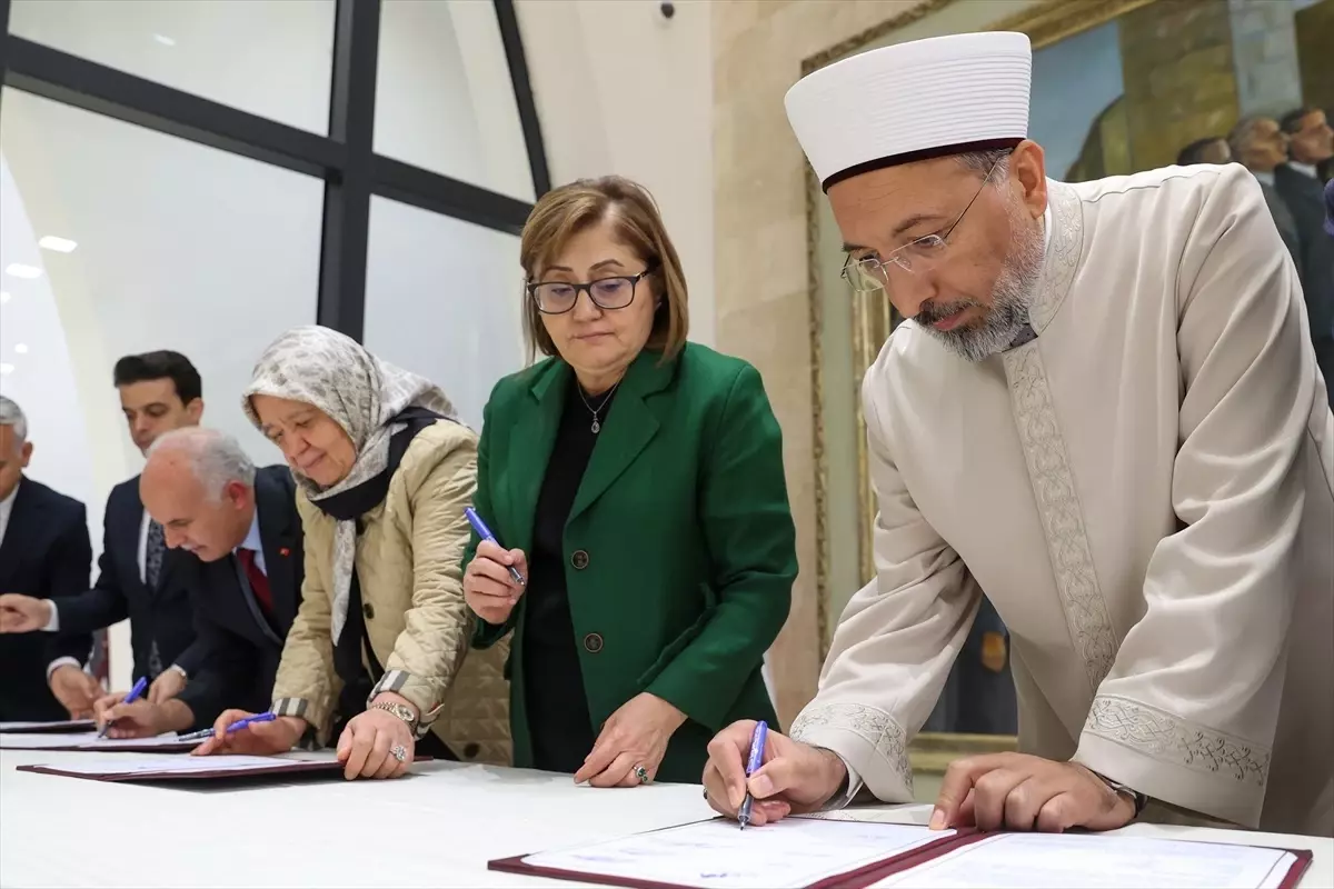 Türkiye'de 250 Bin Resmi Hafız Var