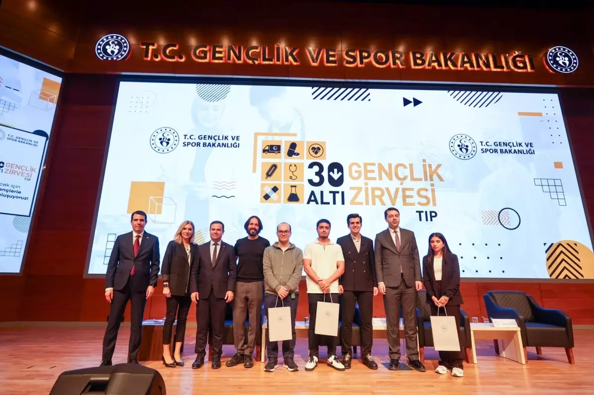 Türkiye'nin 13 İlinden Tıp Fakültesi Öğrencileri Ankara'da 30 Altı Gençlik Zirvesi'nde Buluştu