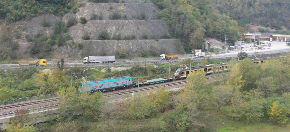 Abdulkadir Uraloğlu: Yerli ve Milli Dördüncü Banliyö Tren Seti Gaziantep'e Teslim Edildi
