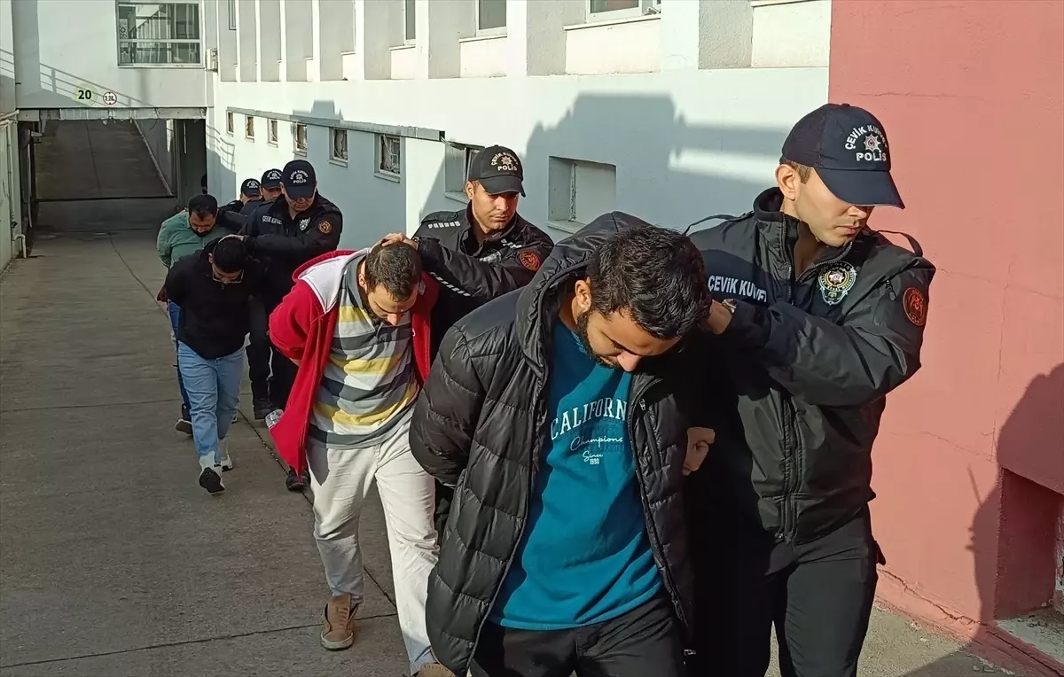 Adana Merkezli 10 İlde 'Sazan Sarmalı' Dolandırıcılık Operasyonu: 24 Kişi Tutuklandı