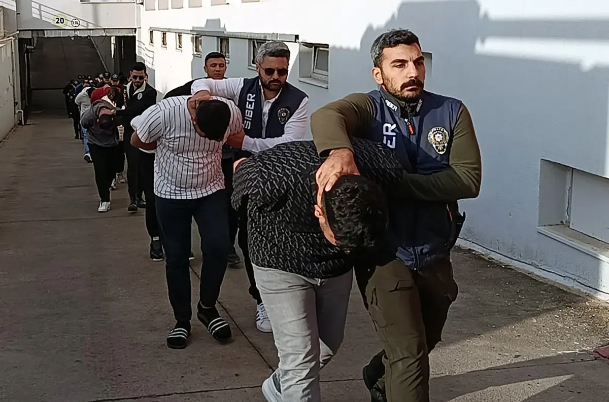 Adana'da Dolandırıcılık Çetesi Çökertildi