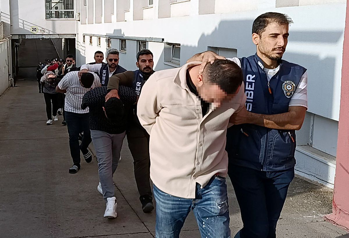 Adana'da Organize 'Sazan Sarmalı' Dolandırıcılık Şebekesi Çökertildi