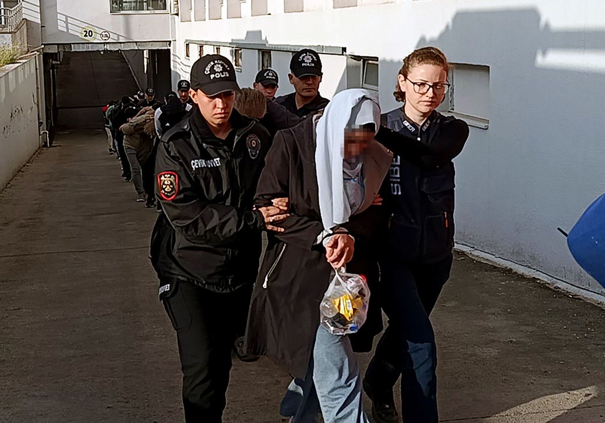 Adana'da Organize 'Sazan Sarmalı' Dolandırıcılık Şebekesi Çökertildi