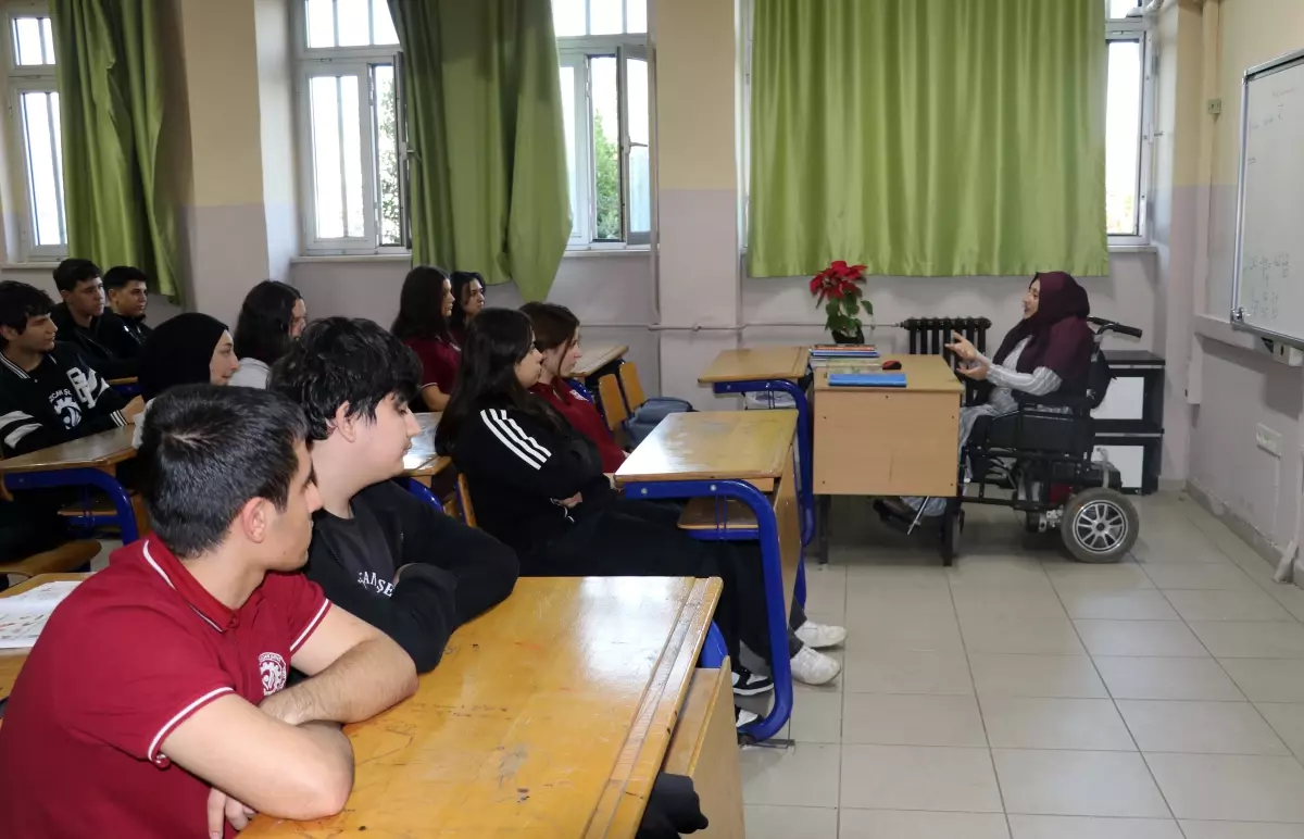 Azmiyle Engelleri Aşan Yürüme Engelli Biyoloji Öğretmeni Zeynep Kubilay'ın İnanılmaz Hikayesi