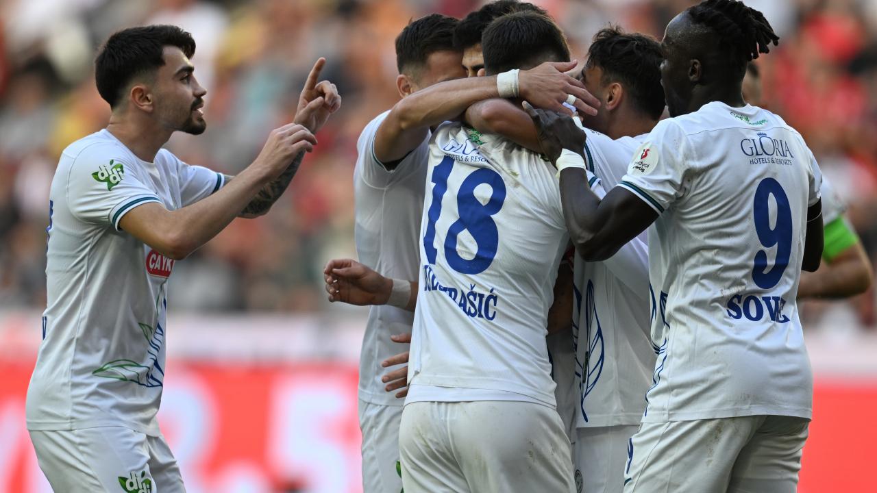 Çaykur Rizespor'dan Tartışmalı Hakem Kararlarına Sert Tepki