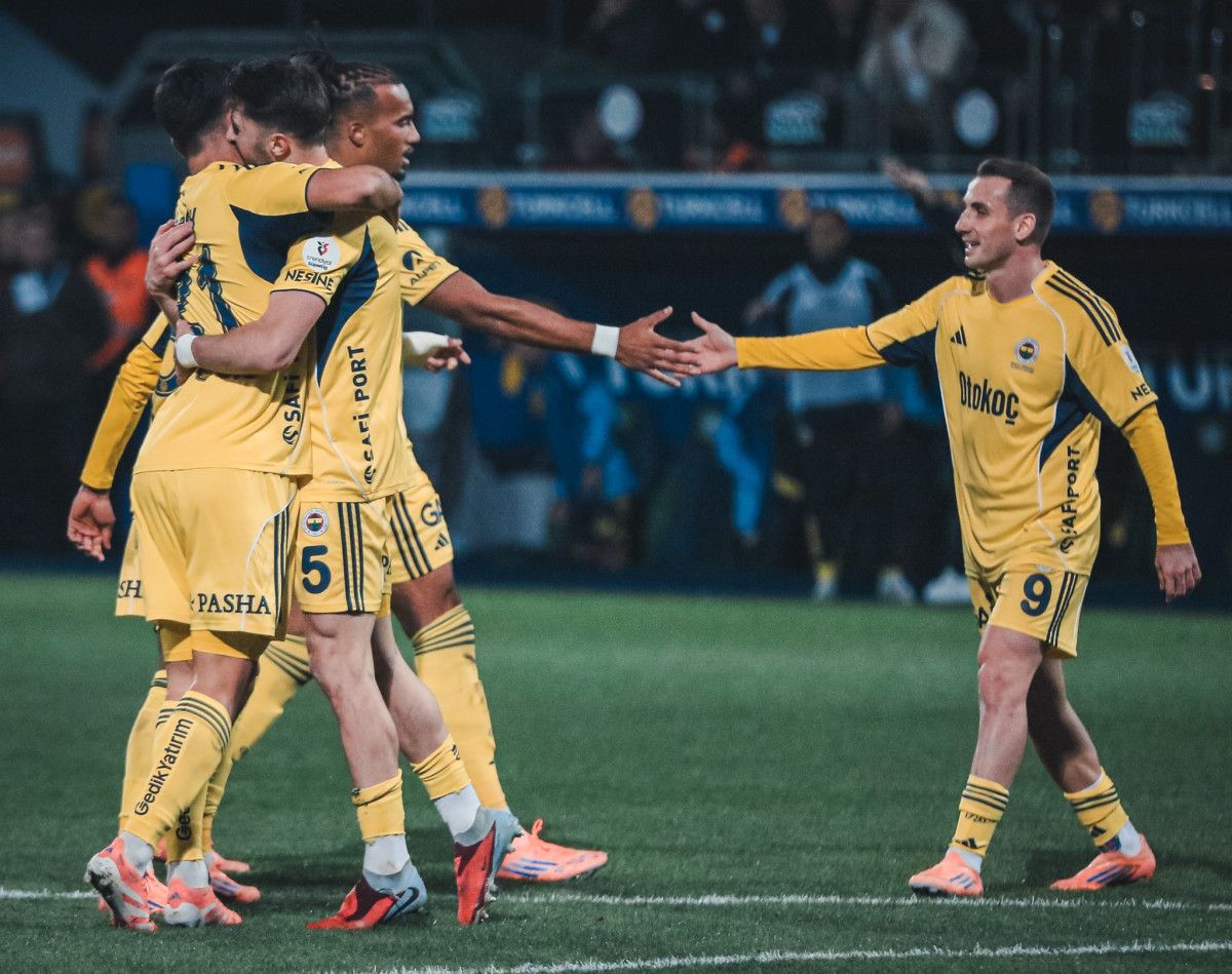 Fenerbahçe 5 Maçtır Kazanıyor: Rizespor'u 5-2 Yenerek Galibiyet Serisini Sürdürdü