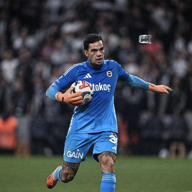 Fenerbahçe-Beşiktaş Derbisinde Ederson'un 20 Saniyelik Top Tutma Pozisyonu Tartışma Yaratıyor