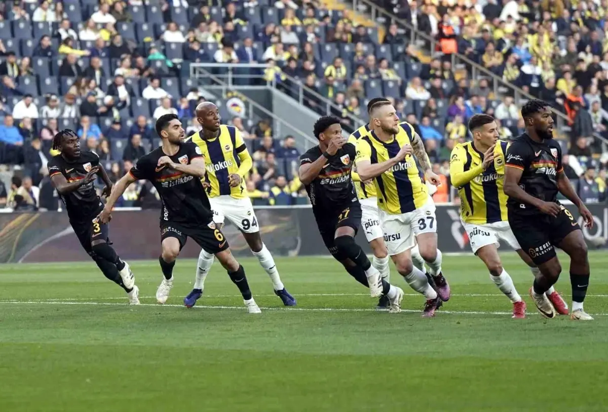 Fenerbahçe ile Kayserispor Arasındaki Heyecan Dolu 49. Süper Lig Karşılaşması