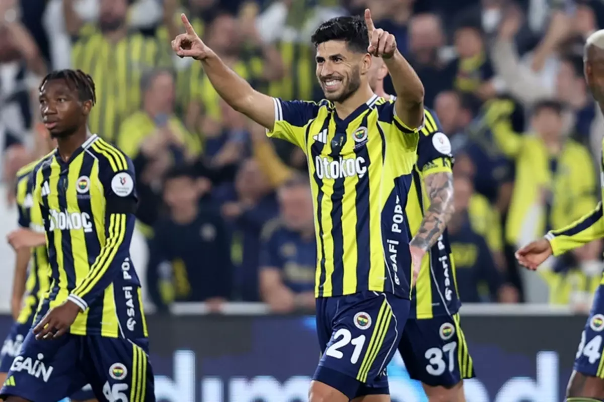 Fenerbahçe, Kadıköy'de 4-2 Kazanarak Zirveye Yaklaştı