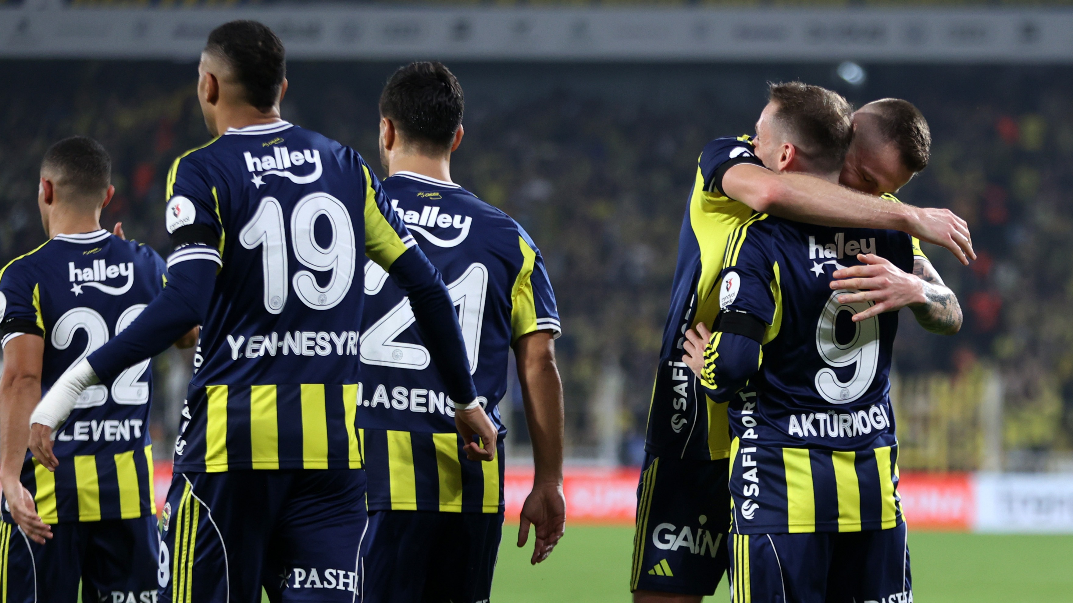 Fenerbahçe, Süper Lig'de seriye bağladı: 4 maç, 12 puan
