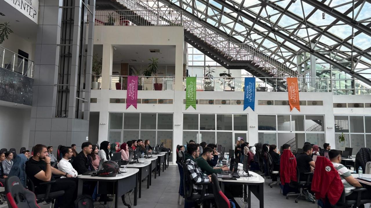 Gaziantep Büyükşehir'in Gençlerle Dijital Ansiklopedi Atölyesi Katkısı