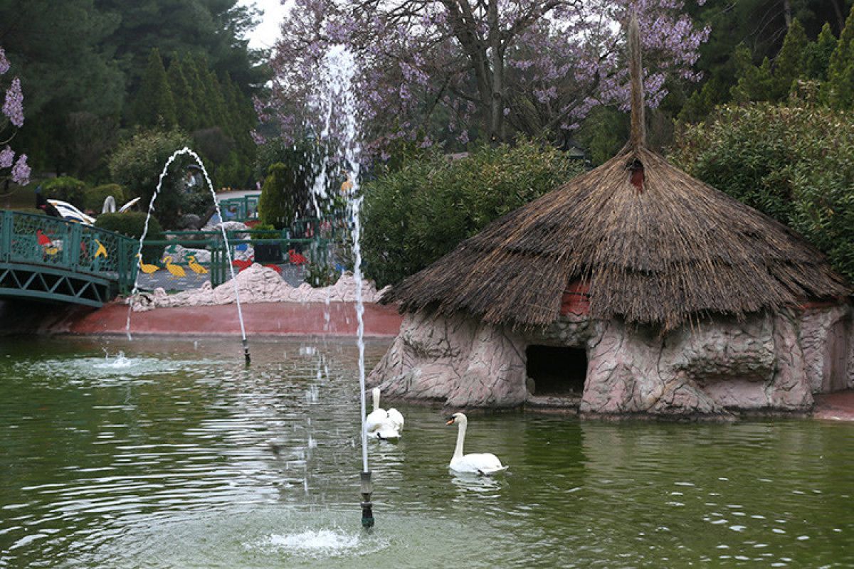 Gaziantep Doğal Yaşam Parkı'nda Fatma Şahin'in Hayvan Besleme Anı ve Ziyaretçi Rekoru