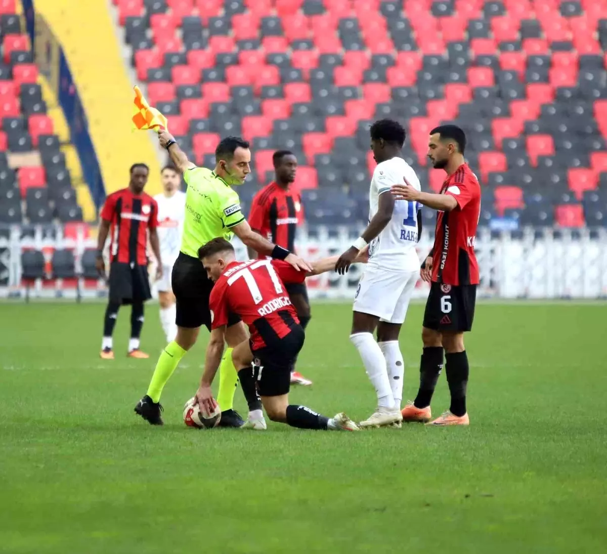 Gaziantep FK ve Rizespor 2-2 Berabere Kaldı Gaziantep FK ve Rizespor 2-2 Berabere Kaldı