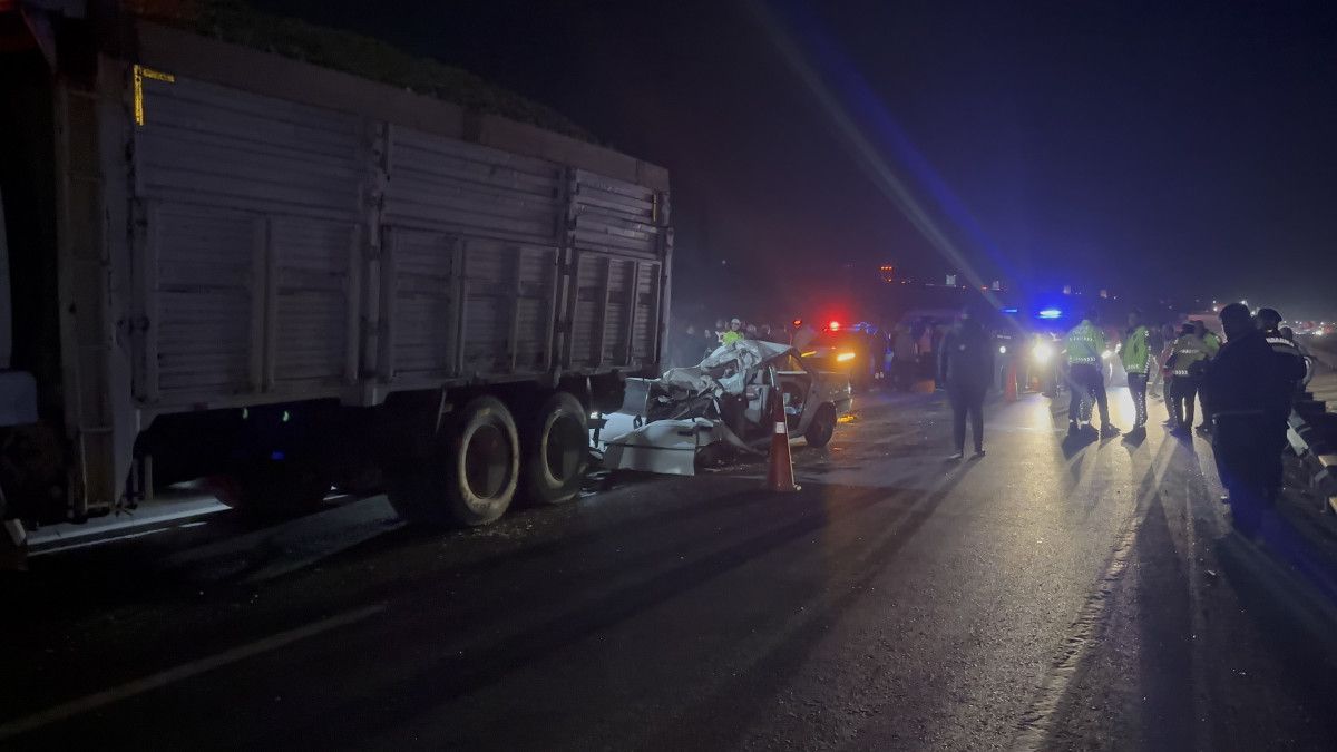 Gaziantep-Kahramanmaraş Karayolunda Meydana Gelen Feci Kazada 3 Kişi Hayatını Kaybetti