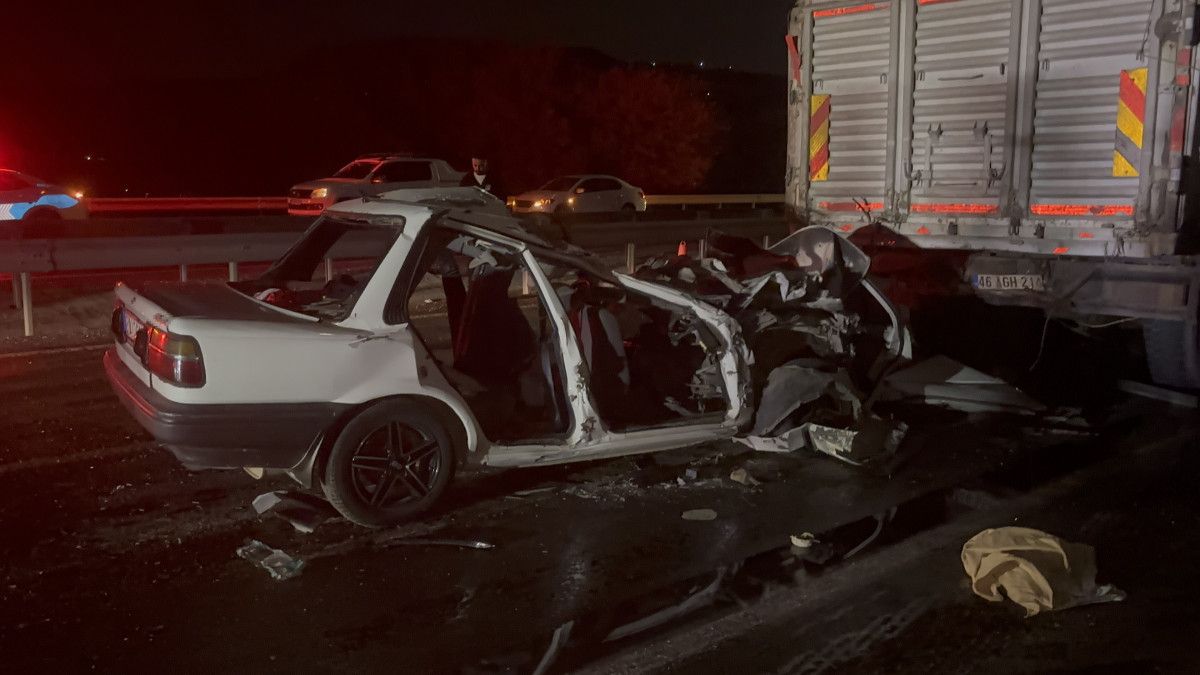 Gaziantep-Kahramanmaraş Karayolunda Meydana Gelen Feci Kazada 3 Kişi Hayatını Kaybetti