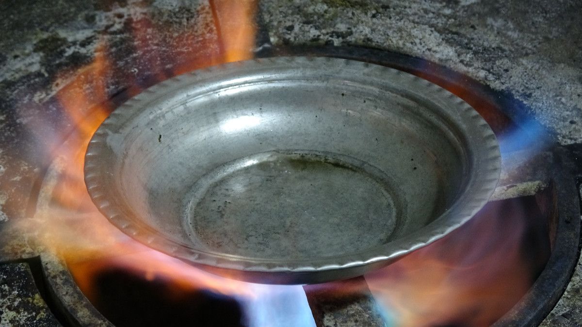 Gaziantep'te 80 yaşındaki kalay ustası mesleğini aşkla yapıyor