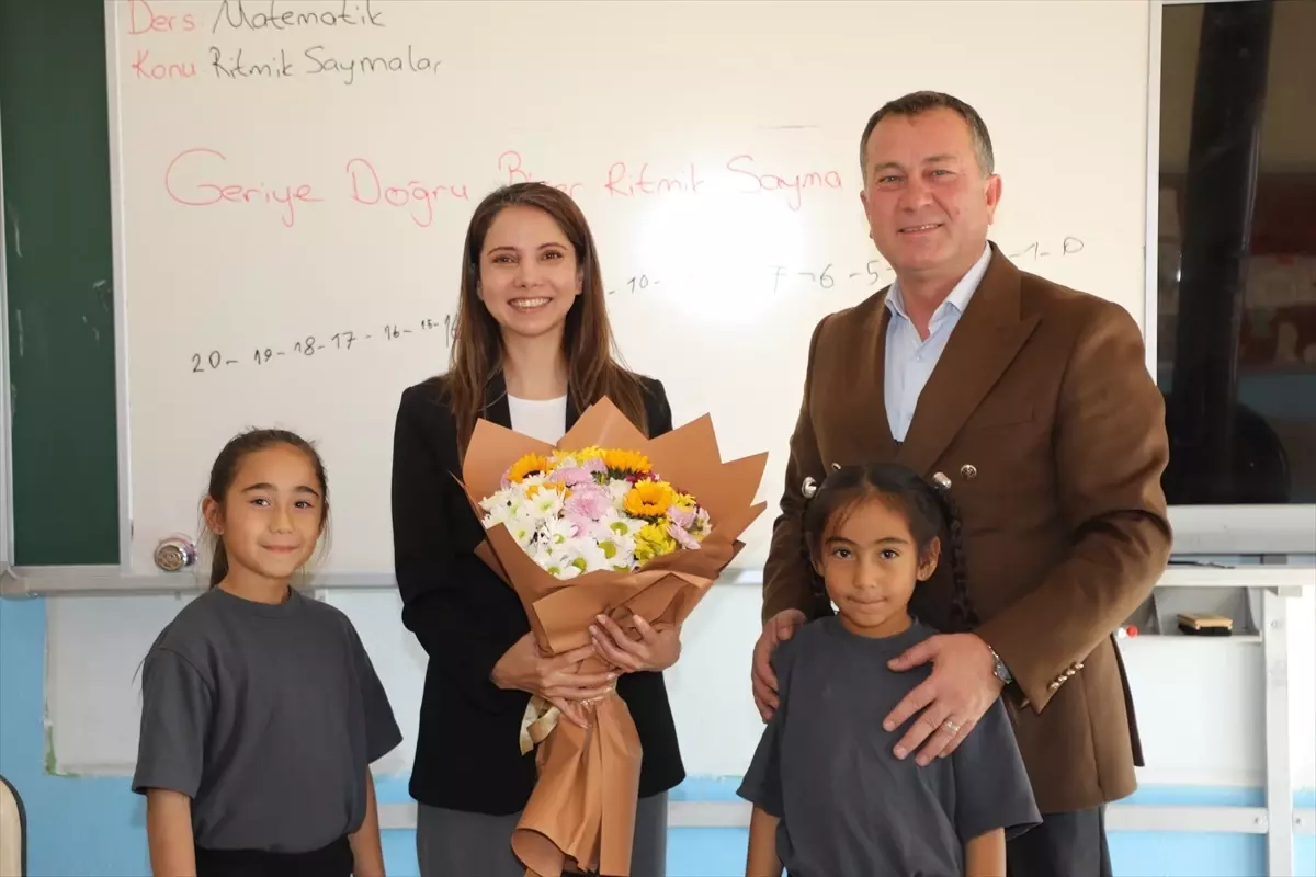 Gaziantep'in Nizip İlçesinde Fedakar Öğretmen Demet Kasırga'nın 34 Kilometrelik Yolculuğu