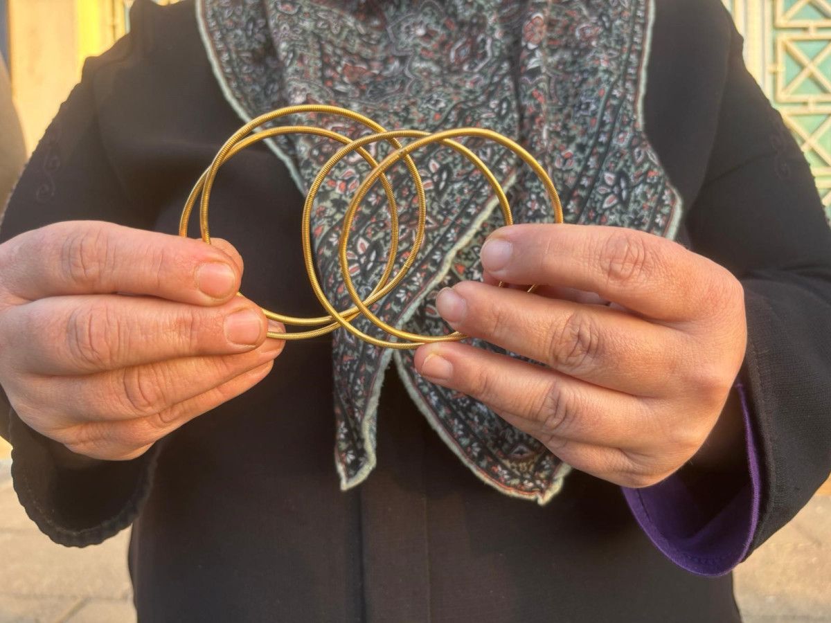 Gaziantep'te düşürdüğü 40 gram altın çöplükte bulunan kadın gözyaşlarını tutamadı