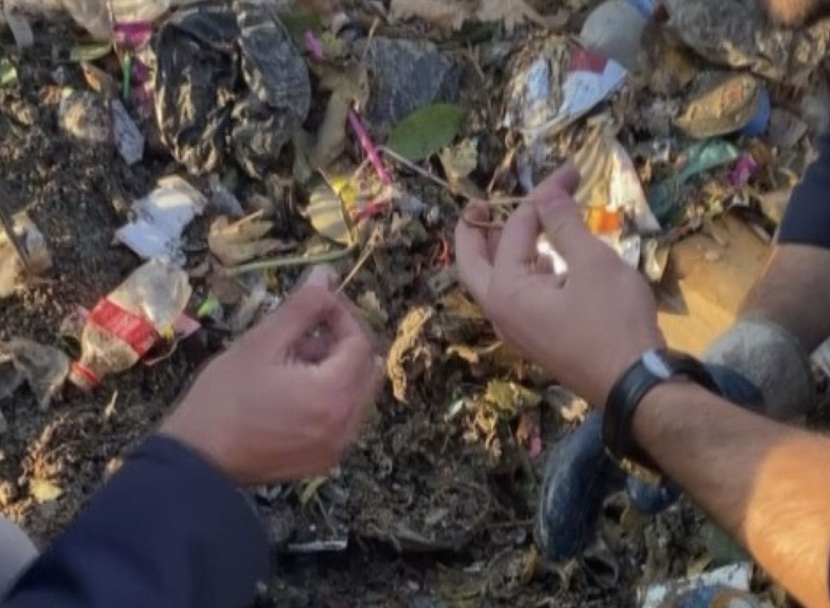 Gaziantep'te düşürdüğü 40 gram altın çöplükte bulunan kadın gözyaşlarını tutamadı