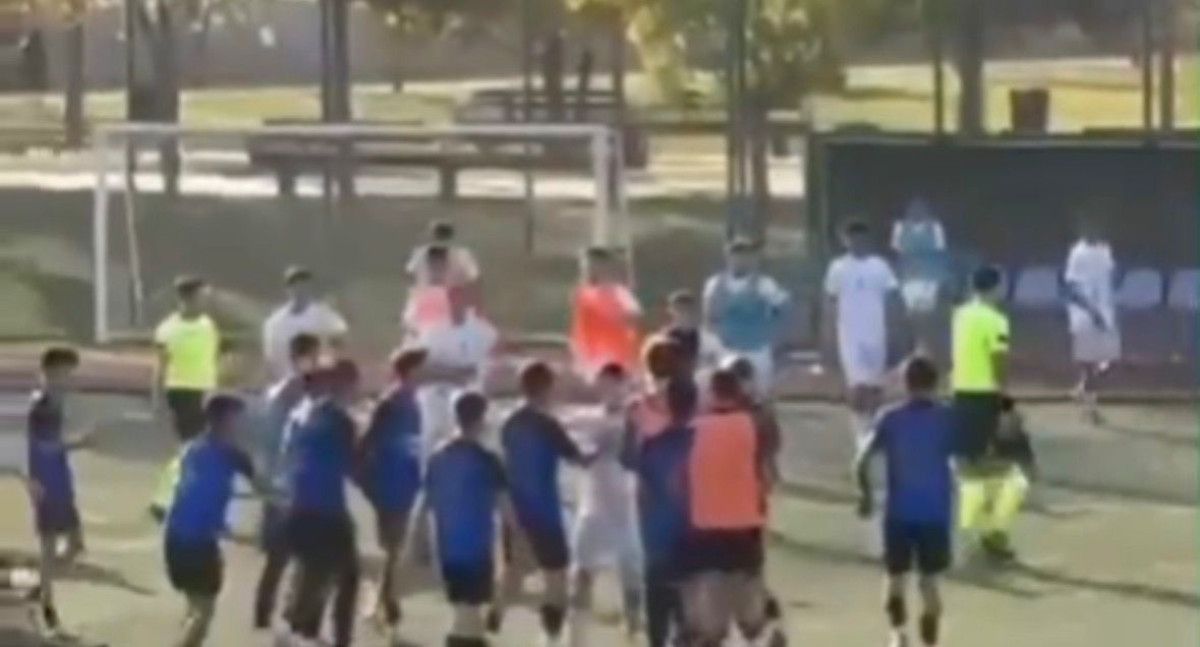 Gaziantep'te 16 Yaş Altı Futbol Maçında Kavgada Butbolcular Birbirine Girdi