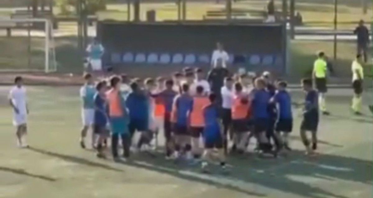 Gaziantep'te 16 Yaş Altı Futbol Maçında Kavgada Butbolcular Birbirine Girdi