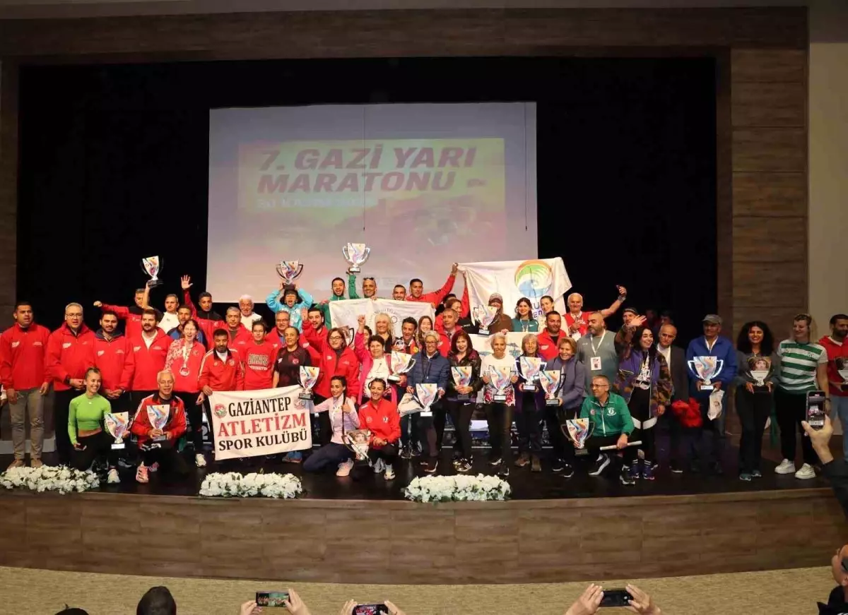 Gaziantep'te 7. Gazi Yarı Maratonu ve Halk Koşusu Tamamlandı