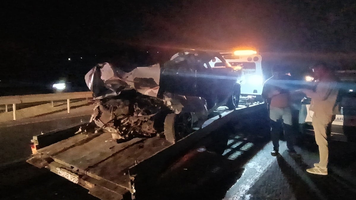 Gaziantep'te Feci Kaza: Kamyona Çarpan Otomobilde Aynı Aileden 3 Kişi Hayatını Kaybetti