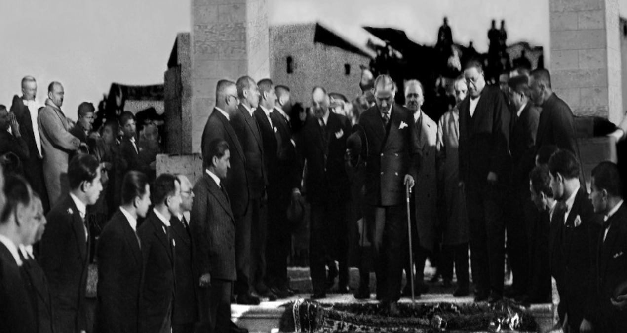 Atatürk’ün şehrinde skandal paylaşım! Öğretmenden 10 Kasım’da akıl almaz hakaret