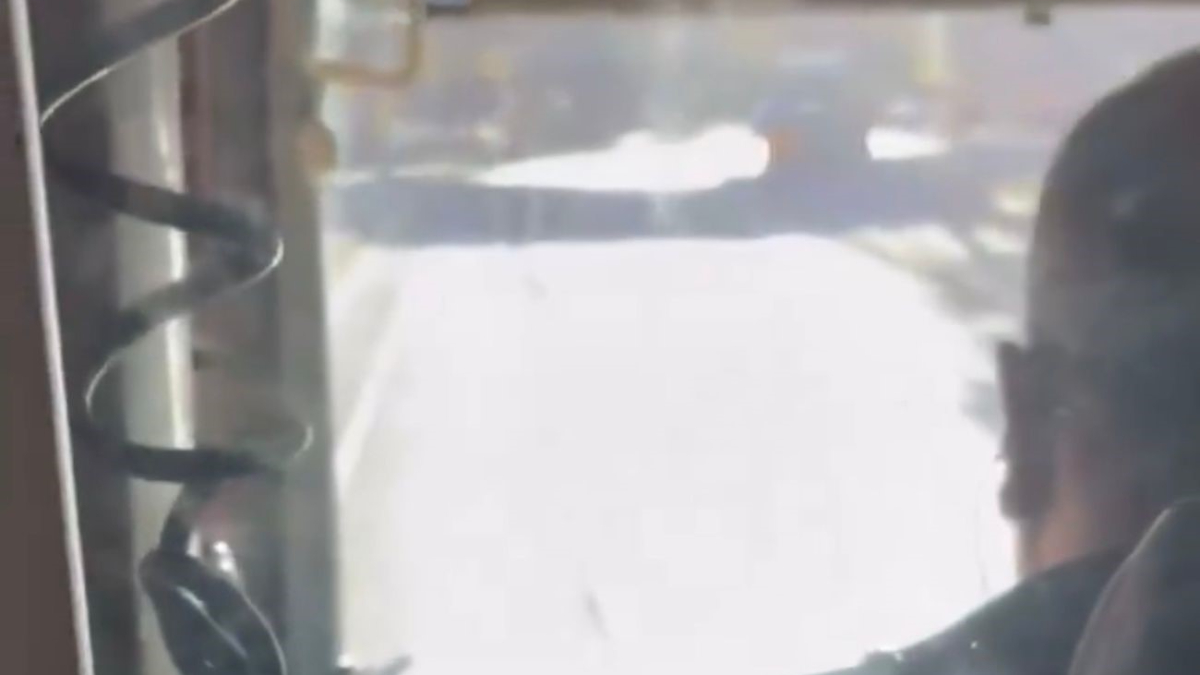 Gaziantep'te otobüs şoförünün direksiyon başında video izlemesi tepki topladı