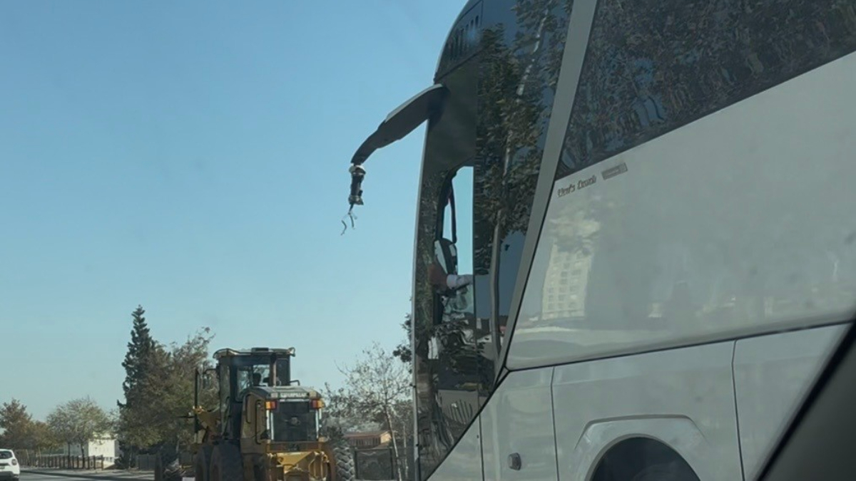 Gaziantep'te Otobüs Şoförünün Kırılan Dikiz Aynasına İlginç Çözümü
