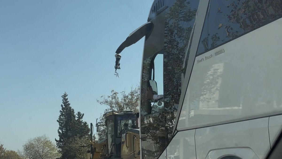 Gaziantep'te Otobüs Şoförünün Kırılan Dikiz Aynasına İlginç Çözümü