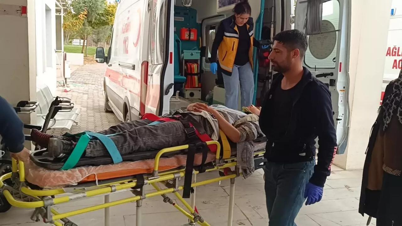 Gaziantep'te Şarampole Yuvarlanan Otomobilde 5 Kişi Yaralandı